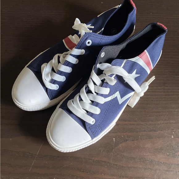 Forever Collectibles Other - Houston Texans Big Logo Low Top Sneakers